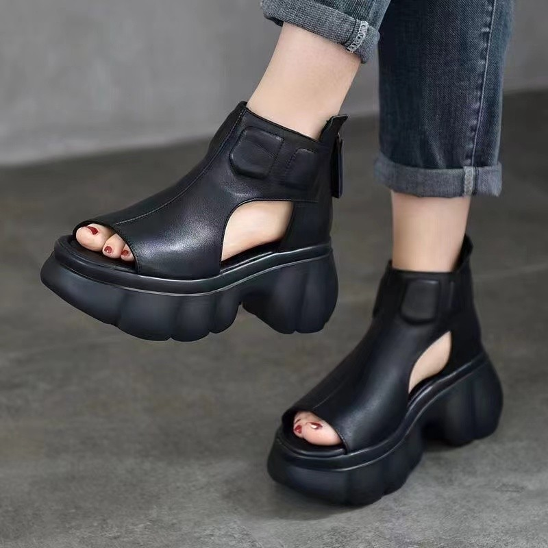 Sandalias de piel suave con suela gruesa