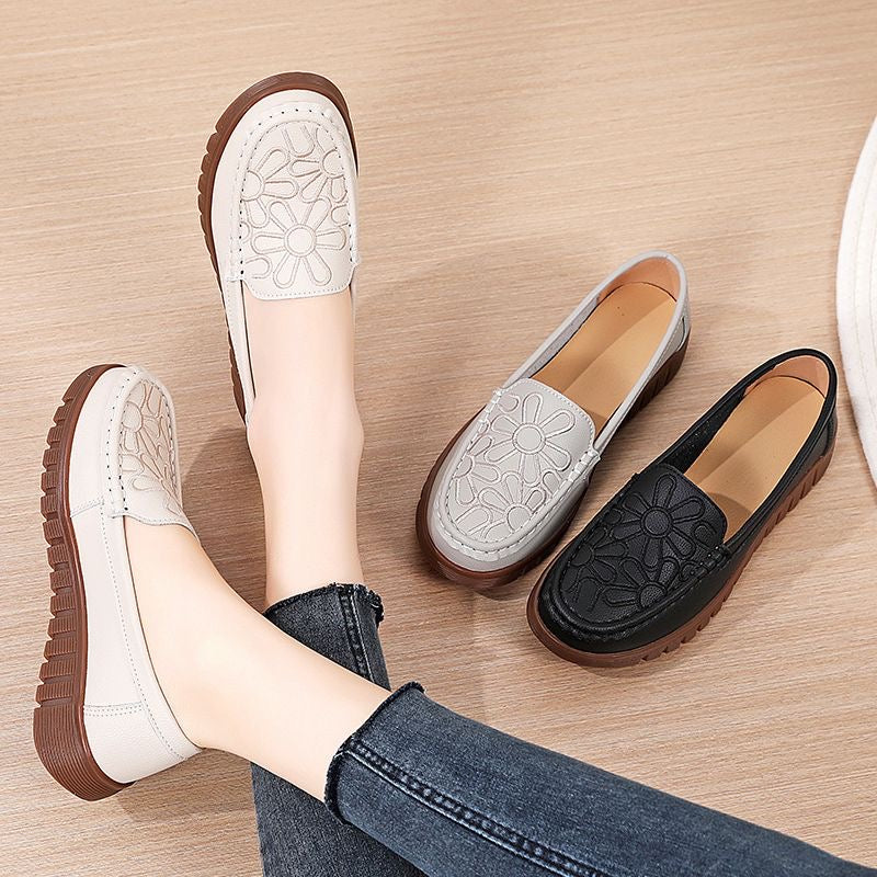 Zapatos de cuero con suela blanda bordada