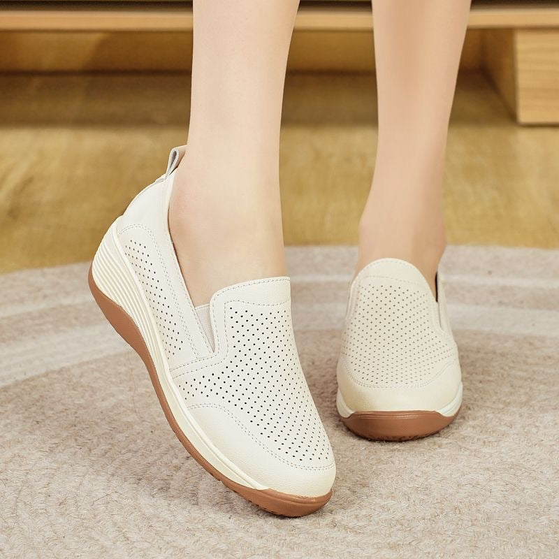 Zapatos de piel con suela blanda y tacón de cuña