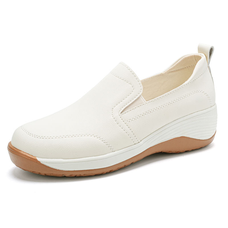 Zapatos de piel con suela blanda y tacón de cuña
