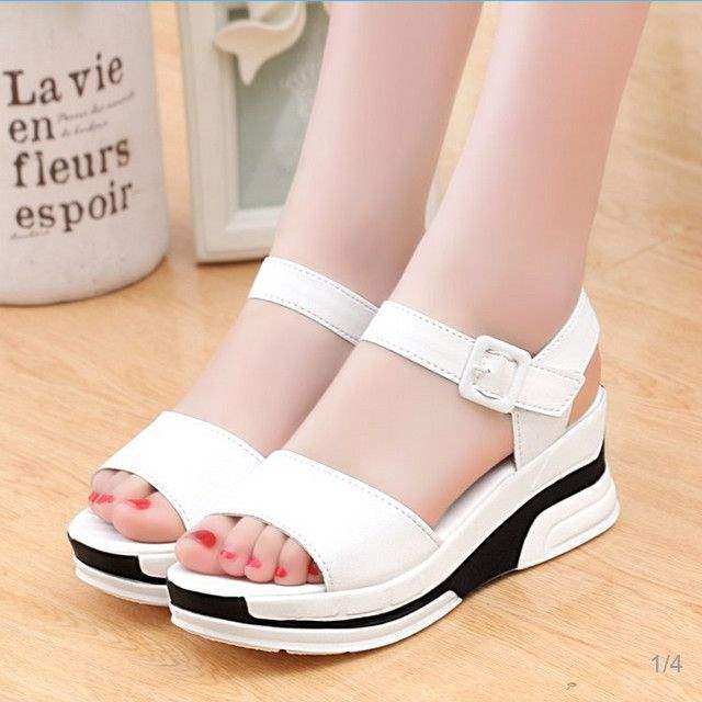 Sandalias de cuña con estilo