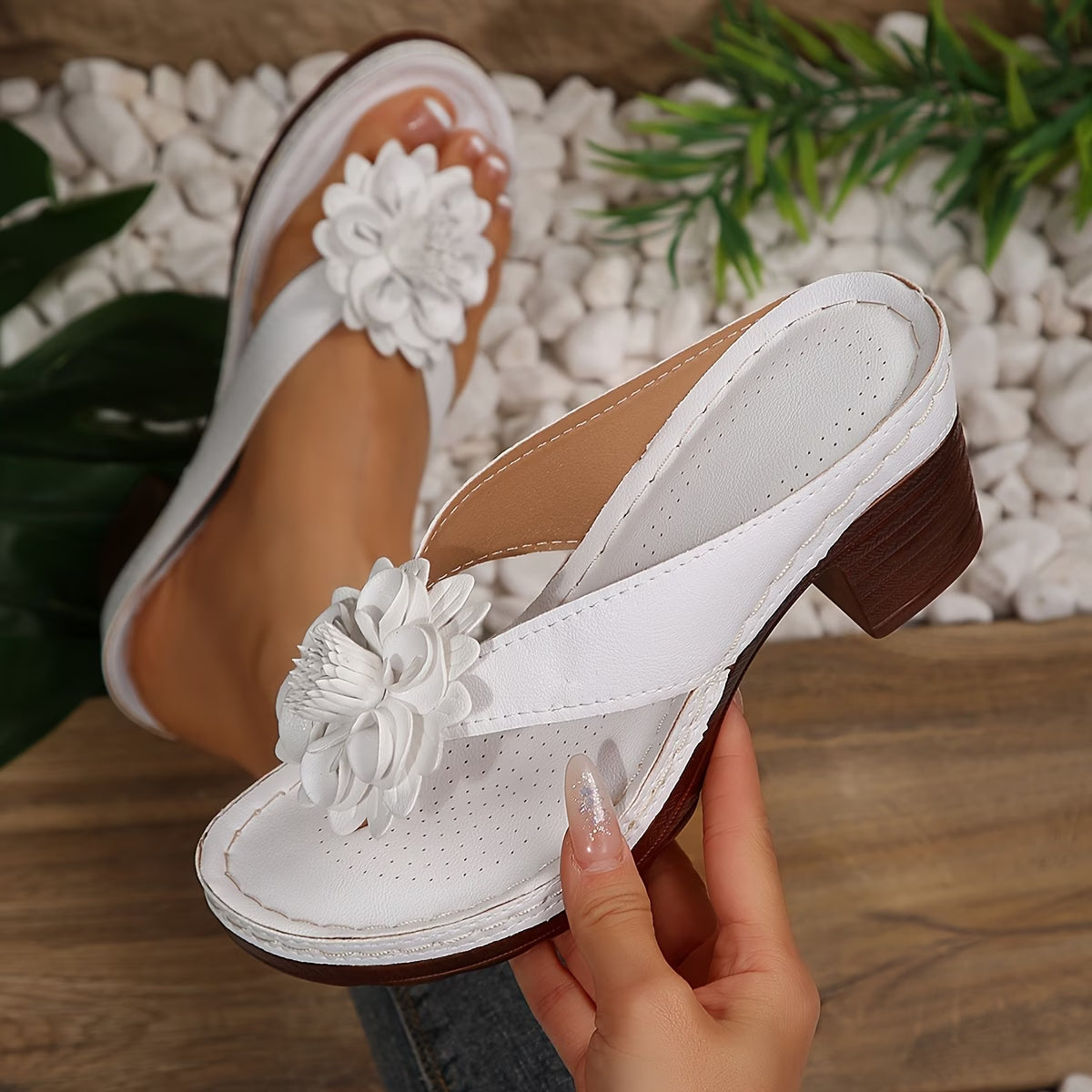 Sandalias de dedo de tacón con flor para mujer