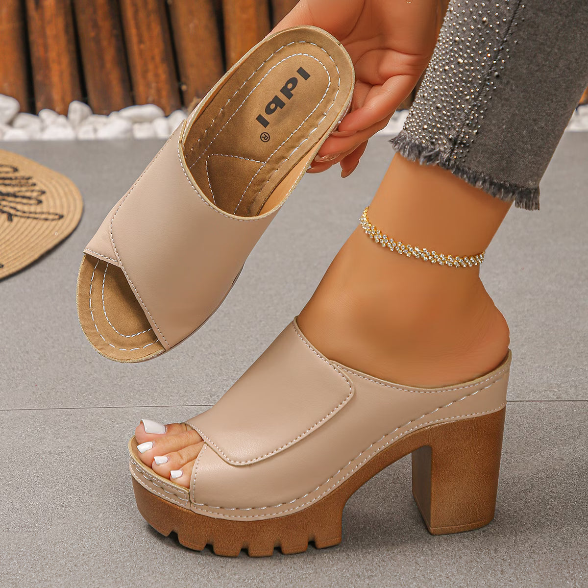 Sandalias de plataforma elegantes con puntera abierta
