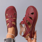 Sandalias casuales cerradas con calados para mujer