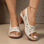 Sandalias de punta abierta con hebilla de color liso