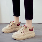 Zapatos casuales con cordones y suela gruesa que realzan la altura