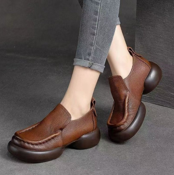 Zapatos de Piel Suaves y Versátiles