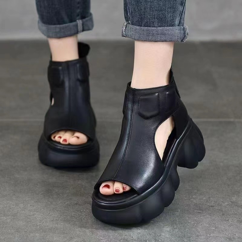 Sandalias de piel suave con suela gruesa