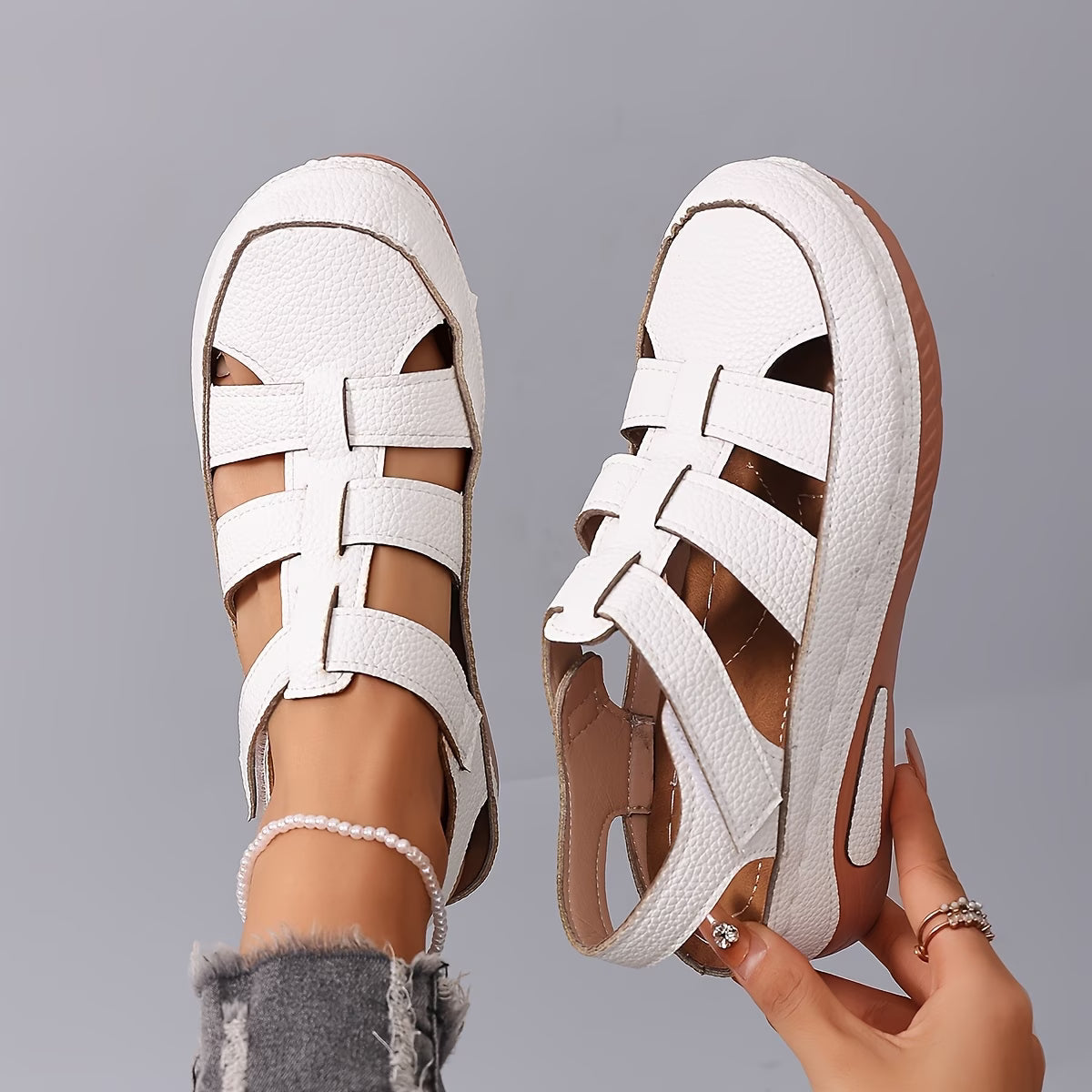 Sandalias casuales cerradas con calados para mujer