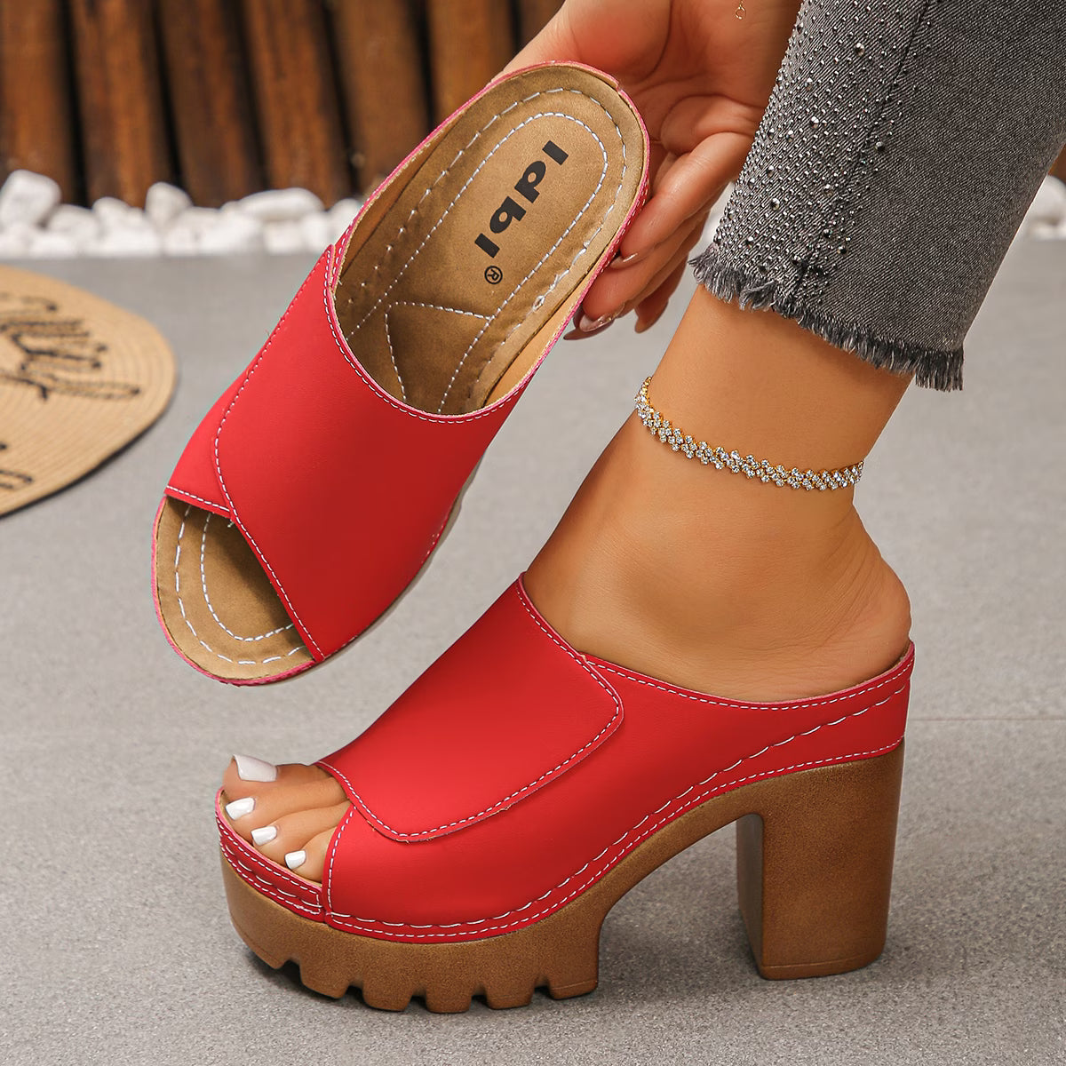 Sandalias de plataforma elegantes con puntera abierta