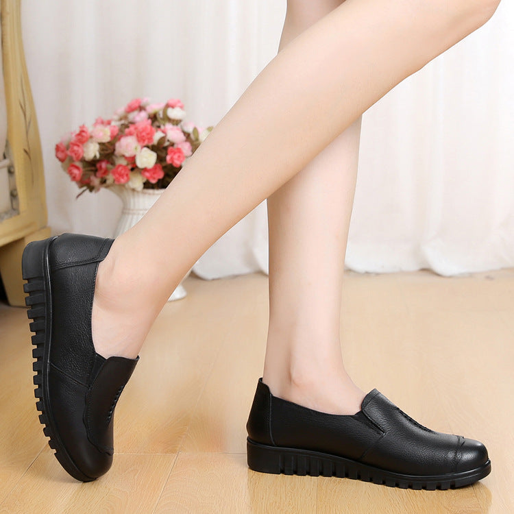 Zapatos de cuero con suela blanda y pliegues