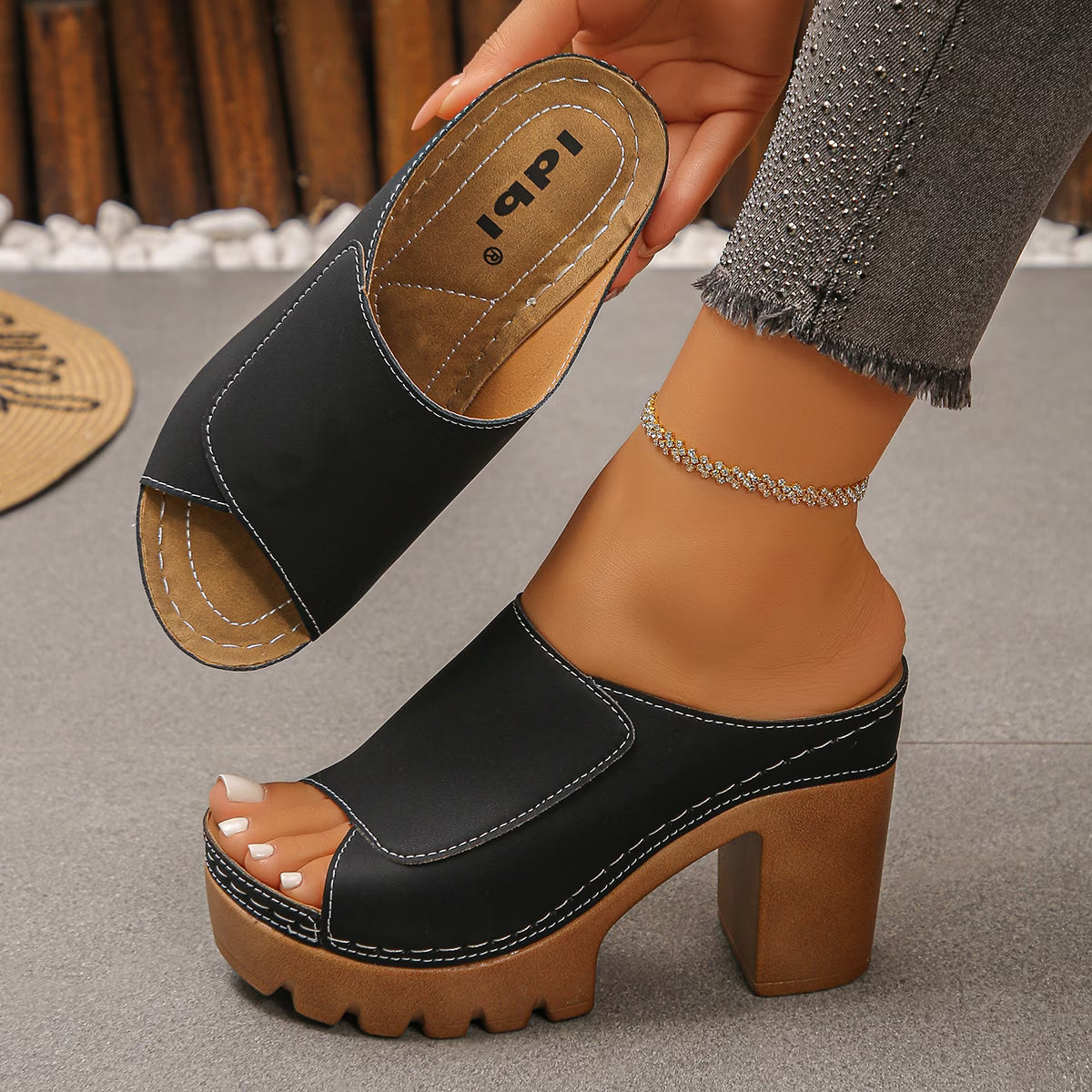 Sandalias de plataforma elegantes con puntera abierta