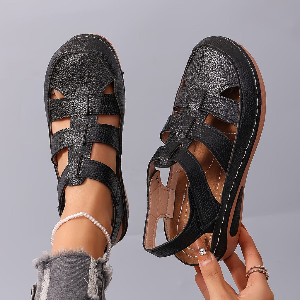 Sandalias casuales cerradas con calados para mujer