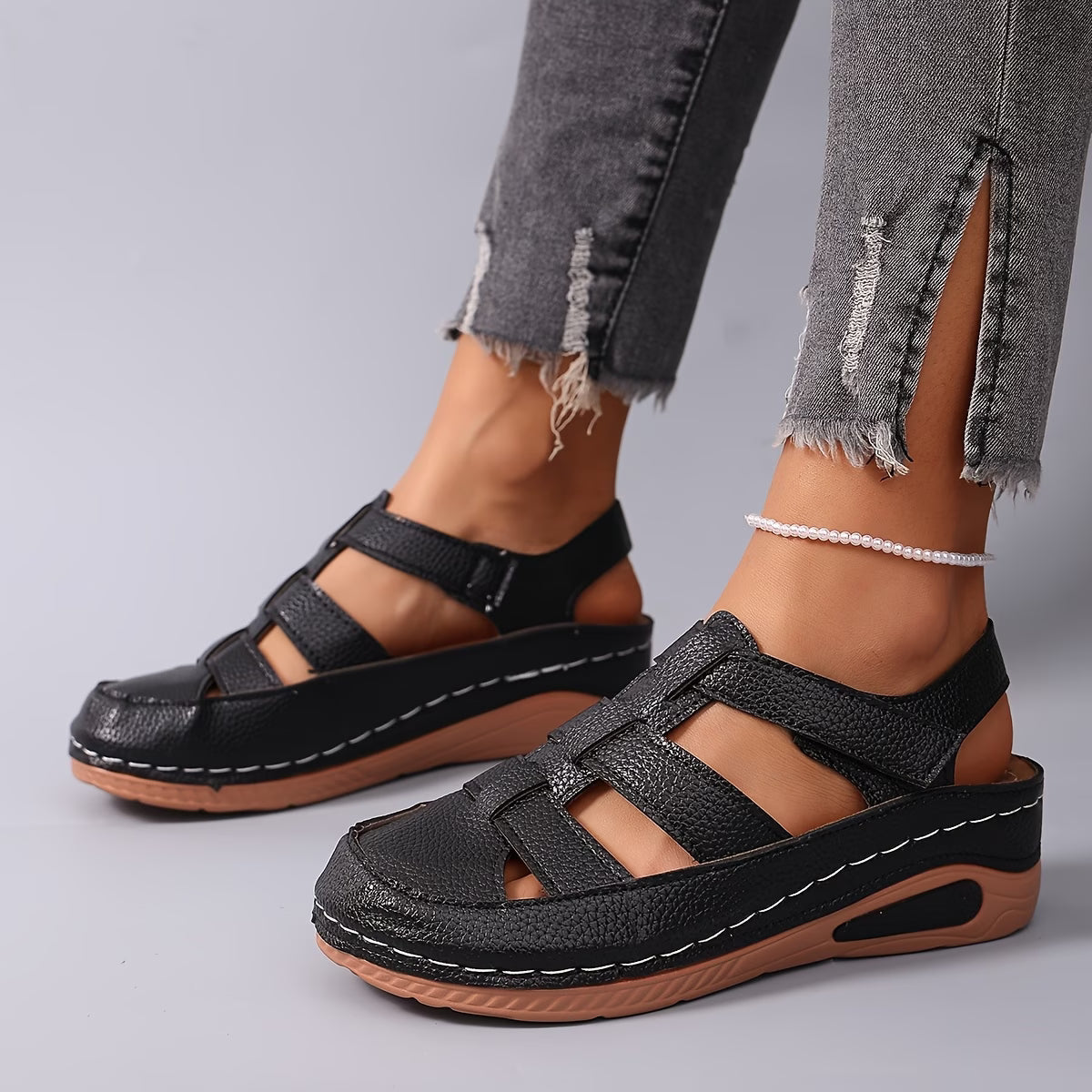 Sandalias casuales cerradas con calados para mujer