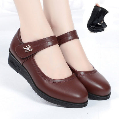 Zapatos de cuero de tacón medio con una sola tira
