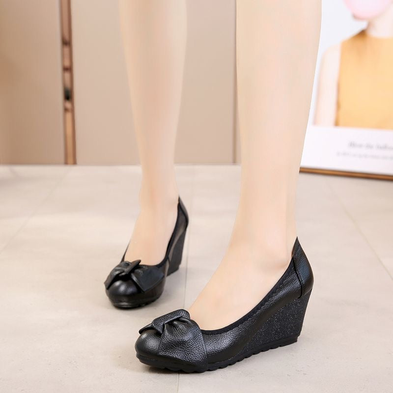 Zapatos de piel con cuña y lazo