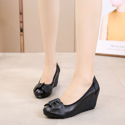 Zapatos de piel con cuña y lazo