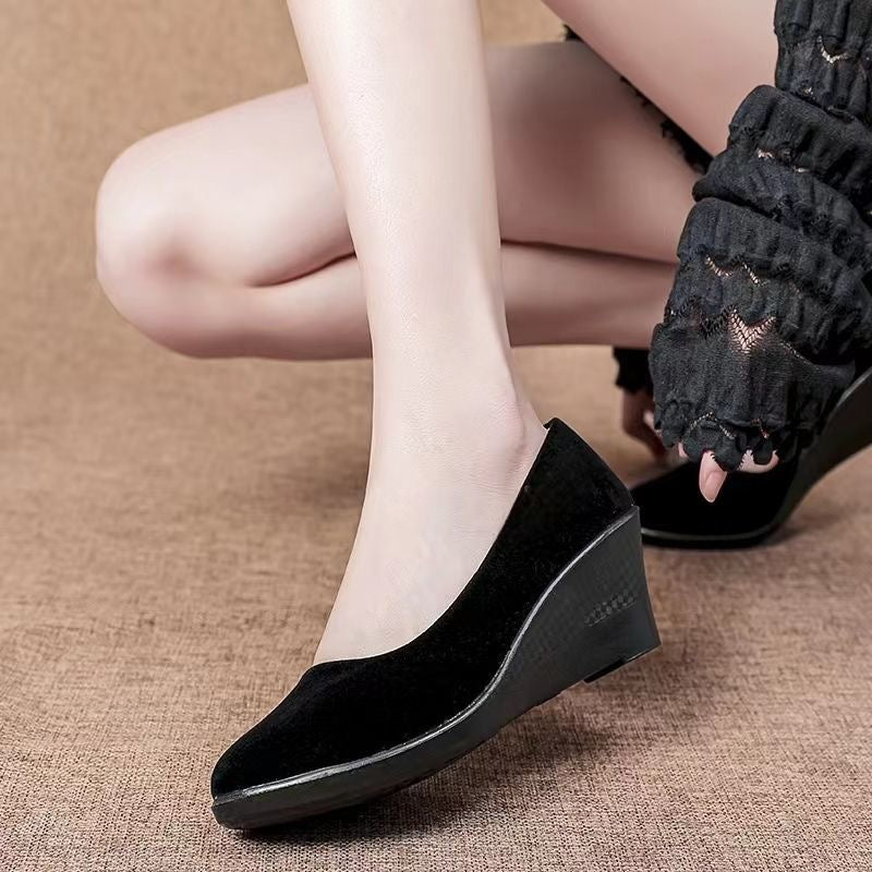 Zapatos de mujer con tacón de cuña de ante