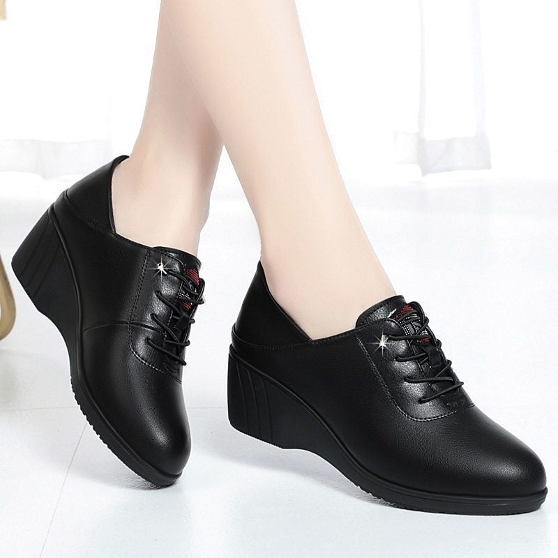Tacones de cuña de piel suave