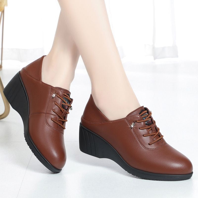 Tacones de cuña de piel suave