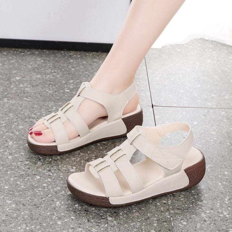 Sandalias con hebillas y tiras cruzadas