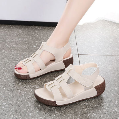 Sandalias con hebillas y tiras cruzadas
