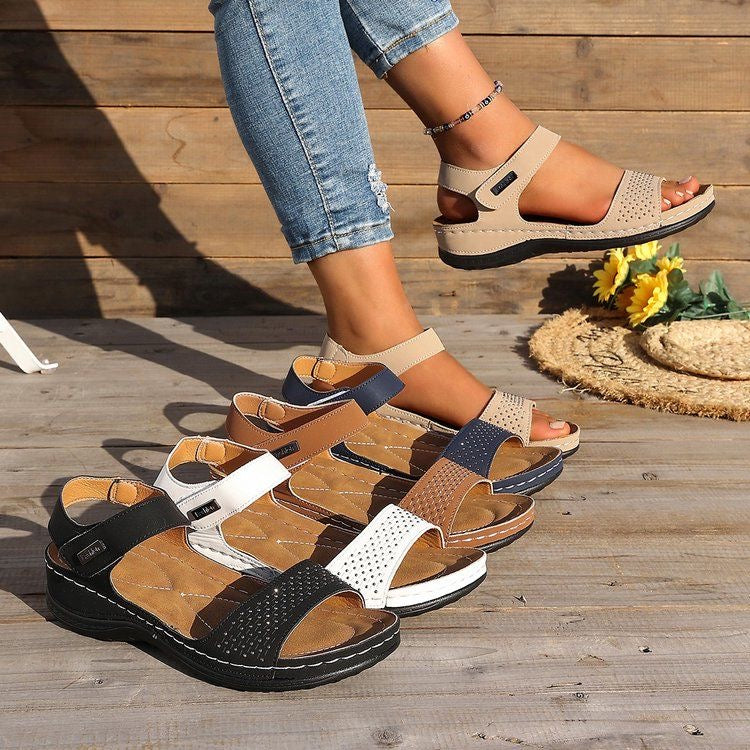 Sandalias de cuero con velcro y adornos de pedrería