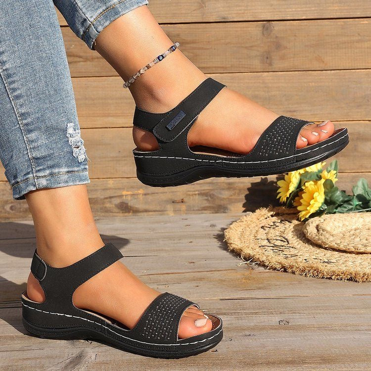 Sandalias de cuero con velcro y adornos de pedrería
