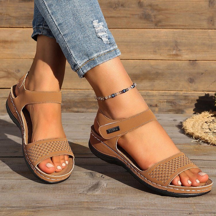 Sandalias de cuero con velcro y adornos de pedrería