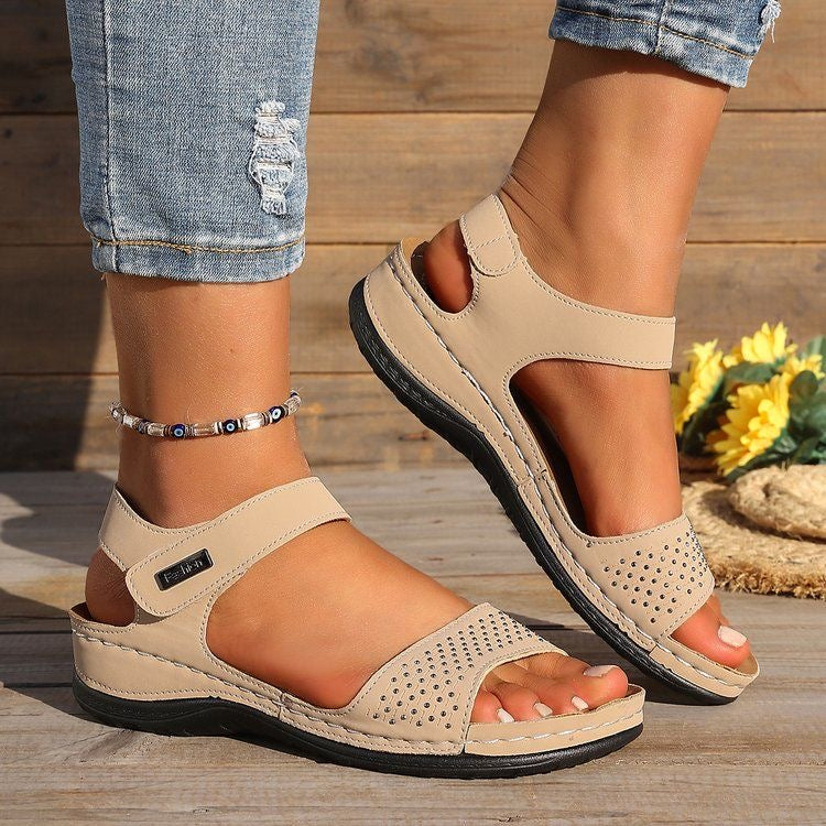 Sandalias de cuero con velcro y adornos de pedrería