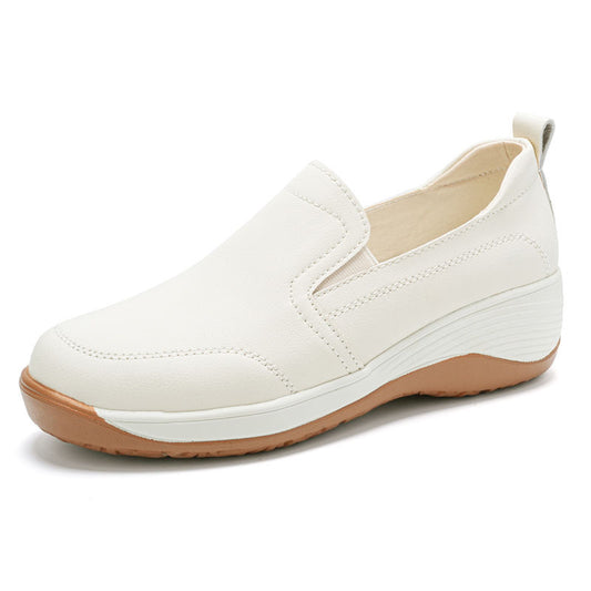 Zapatos de piel con suela blanda y tacón de cuña
