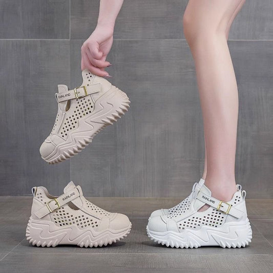 Zapatos de cuero con hebilla hueca