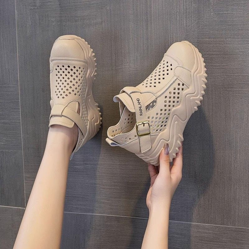 Zapatos de cuero con hebilla hueca