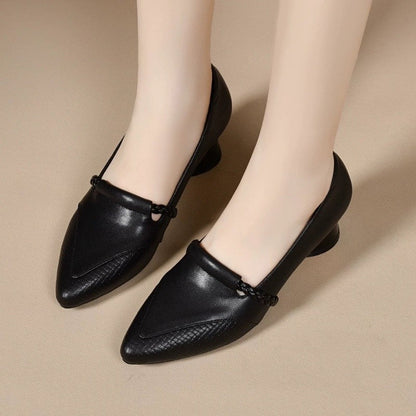 Zapatos de punta afilada con tacón grueso estilo francés