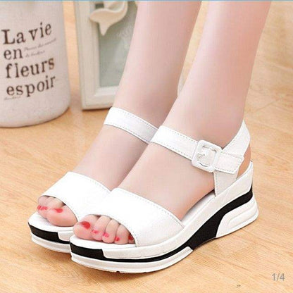 Sandalias de cuña con estilo