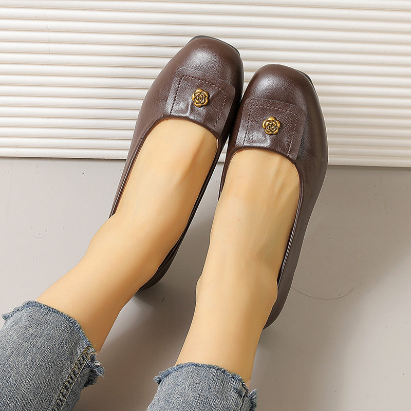 Zapatos de piel con suela blanda y diseño floral