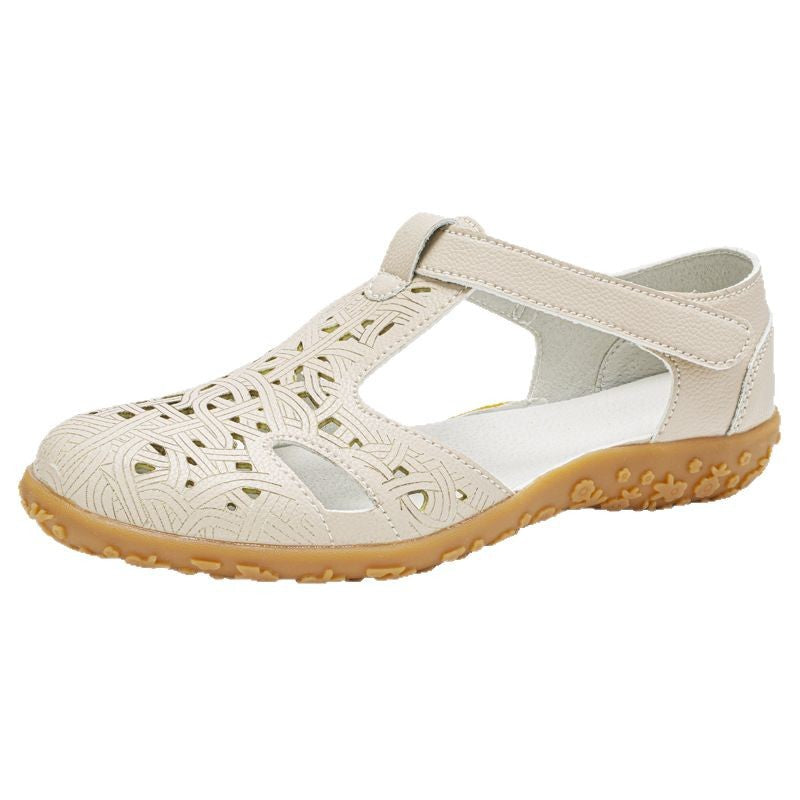 Sandalias cerradas planas con calados y velcro para mujer