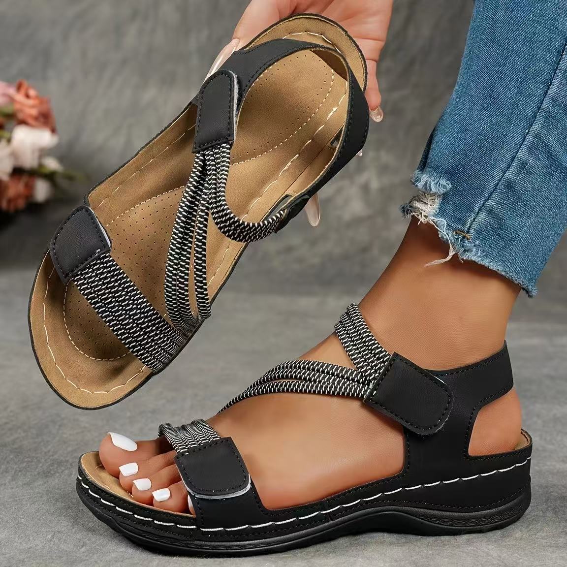 Sandalias de cuña con velcro