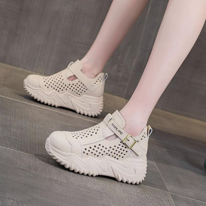 Zapatos de cuero con hebilla hueca