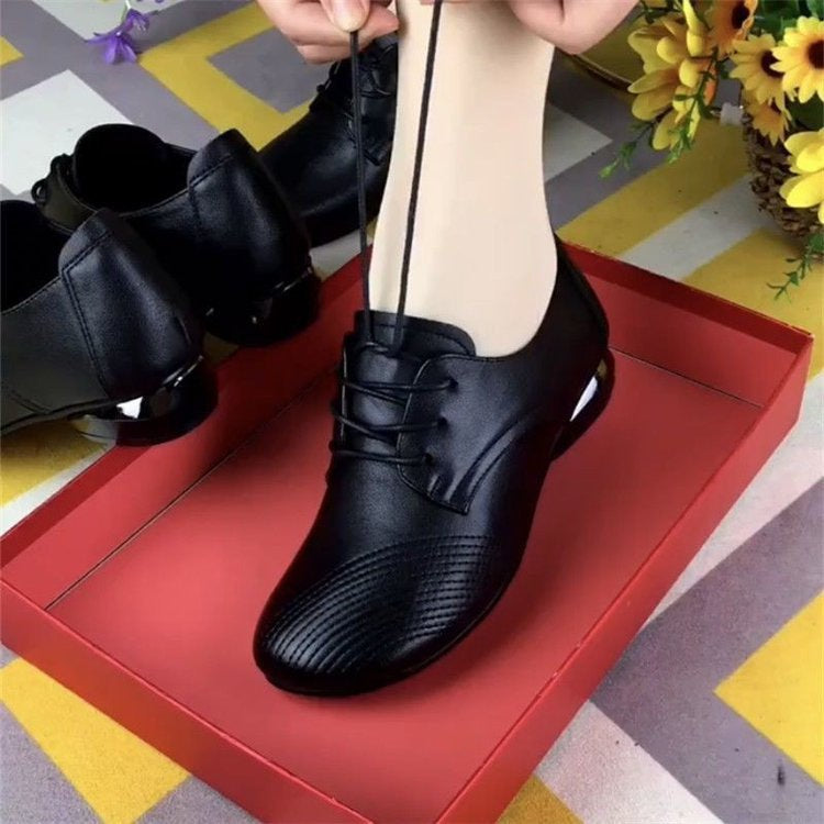 Zapatos de piel de tacón bajo con cordones y punta redonda