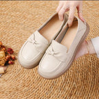 Zapatos de Piel Suave con Corte Bajo y Detalle de Lazo