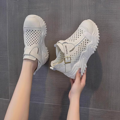 Zapatos de cuero con hebilla hueca