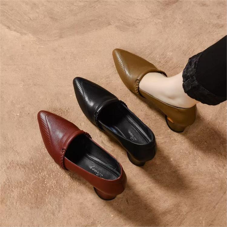 Zapatos de punta afilada con tacón grueso estilo francés