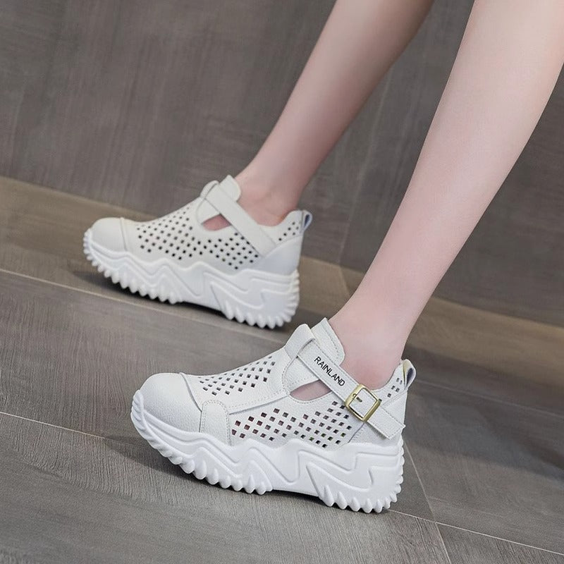 Zapatos de cuero con hebilla hueca