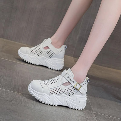 Zapatos de cuero con hebilla hueca