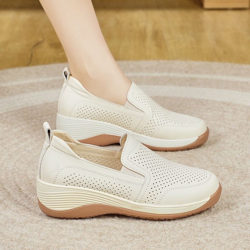 Zapatos de piel con suela blanda y tacón de cuña