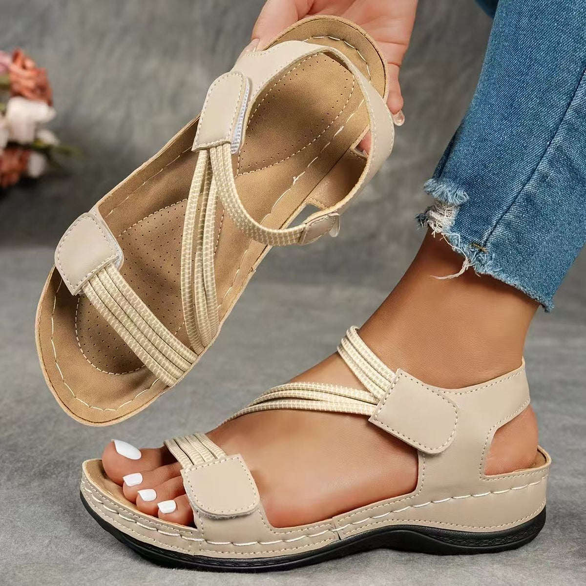 Sandalias de cuña con velcro