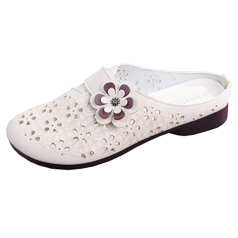 Chanclas punta cerrada flores caladas