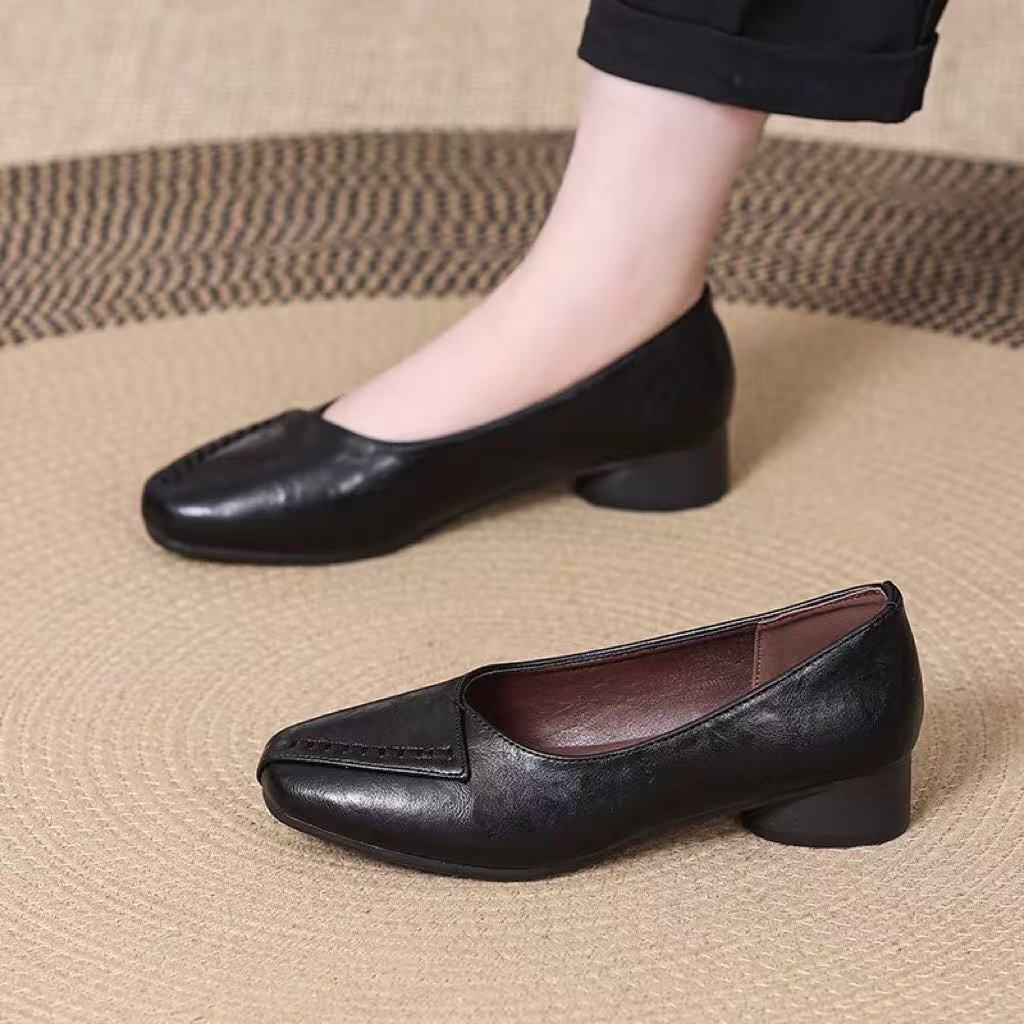Zapatos de cuero con suela blanda y punta cuadrada