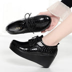 Zapatos de cuña de piel de cocodrilo